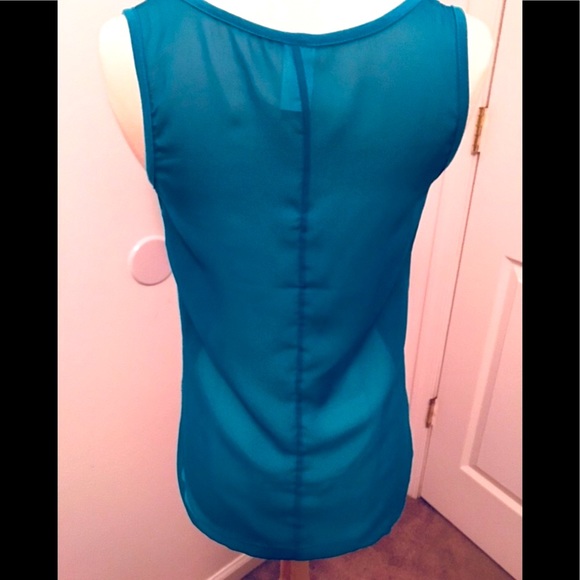 Discreet Tank Top - Picture 3 of 5